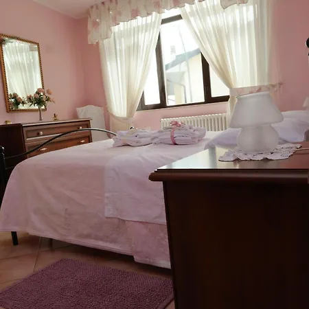 La Casa Di Cristina Bed & Breakfast Commino